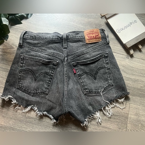 Levi's 501 Cut Off Raw Hem Button Fly Jean Shorts in Dark Gray. Size 26 - Picture 5 of 12